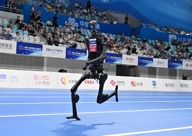 兴兴：用遥控追求极致速度；蔡浩宇AI游戏上架2719元｜极客早知道开元棋牌网站Sam Altman：AI存在泡沫；宇树机器人夺金王(图6)